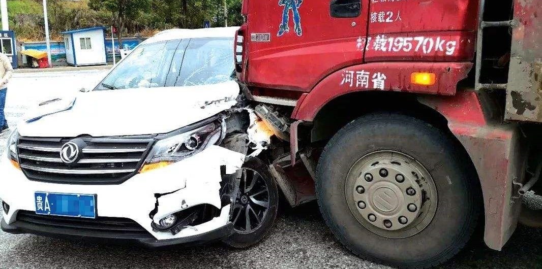 被貨車撞，越野車貶值3.27萬元